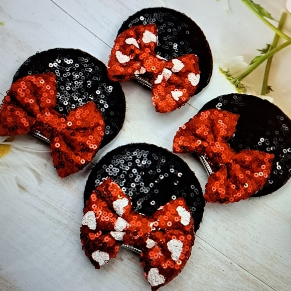 NWT Mouse ears hair clips- set of 4 - Picture 2 of 3